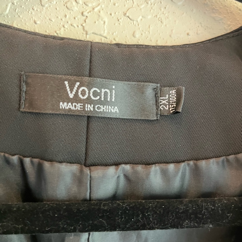 Butler Vest - Picture 3 of 3